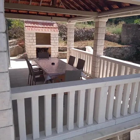 Kuca “ule” Postrana Zrnovo